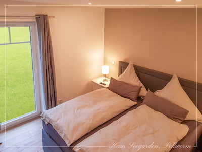 Schlafzimmer mit Boxspringbett