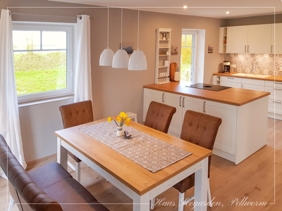 Essplatz mit Küchenbereich